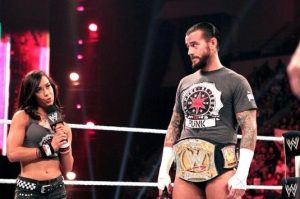 WWE Hall of Famer Edge z nowym wyglądem, Paige odpowiada na życzenie śmierci, CM Punk wyjawia zabawną historię