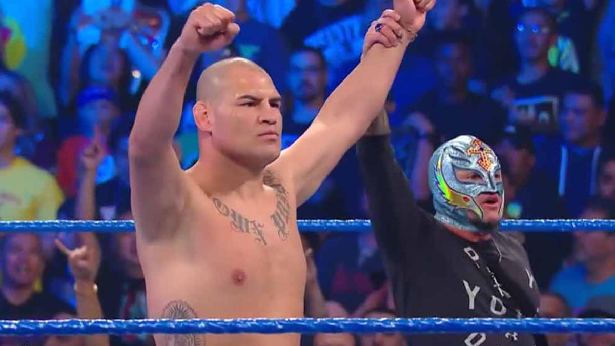 cain-velasquez-rey-mysterio-wwe