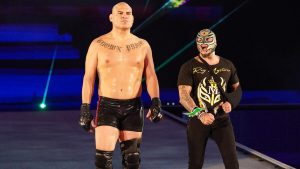 cain velasquez - https://www.wwe.com/shows/wwe-crown-jewel/2019/gallery/brock-lesnar-vs-cain-velasquez-wwe-title-match-photos#fid-40396913