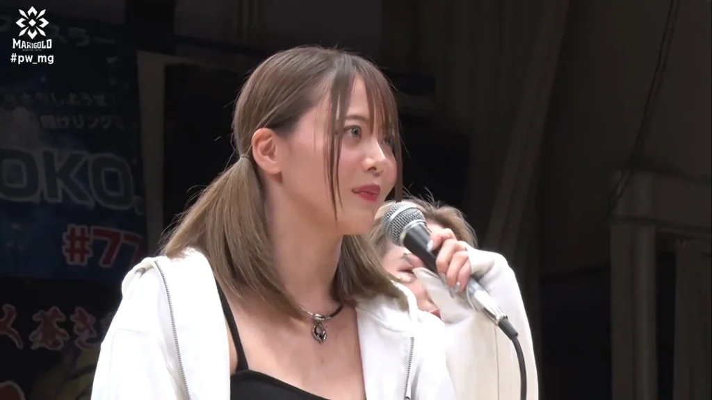 mayu-iwatani-7-30-b.jpg