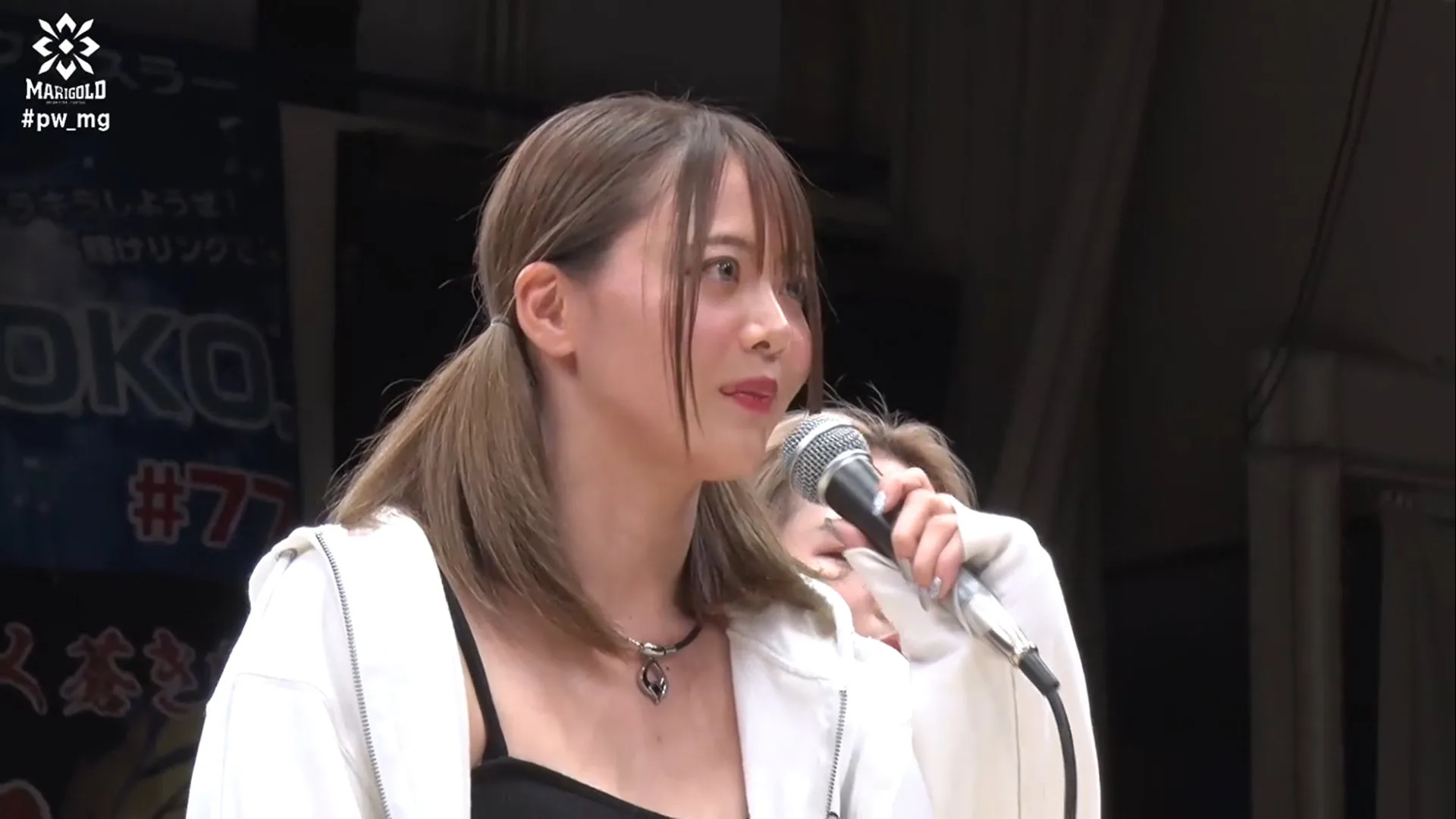 mayu-iwatani-7-30-b.jpg